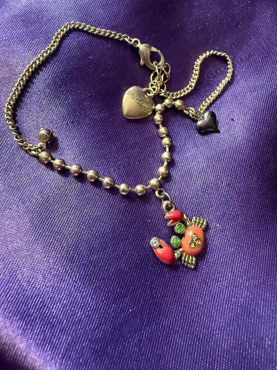 Betsey Johnson Gold-Tone Bracelet with Red Crab Charm. Sea series - Picture 6 of 6